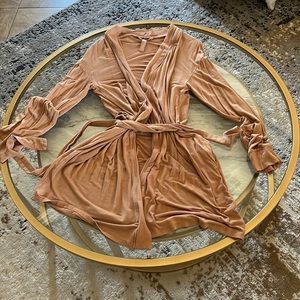 Skims soft lounge robe size small nude